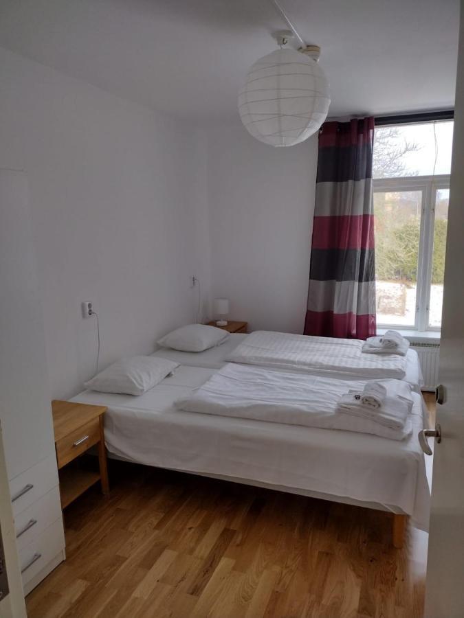 Hunnebergs Gard Hostel & Camping Vargon Bagian luar foto