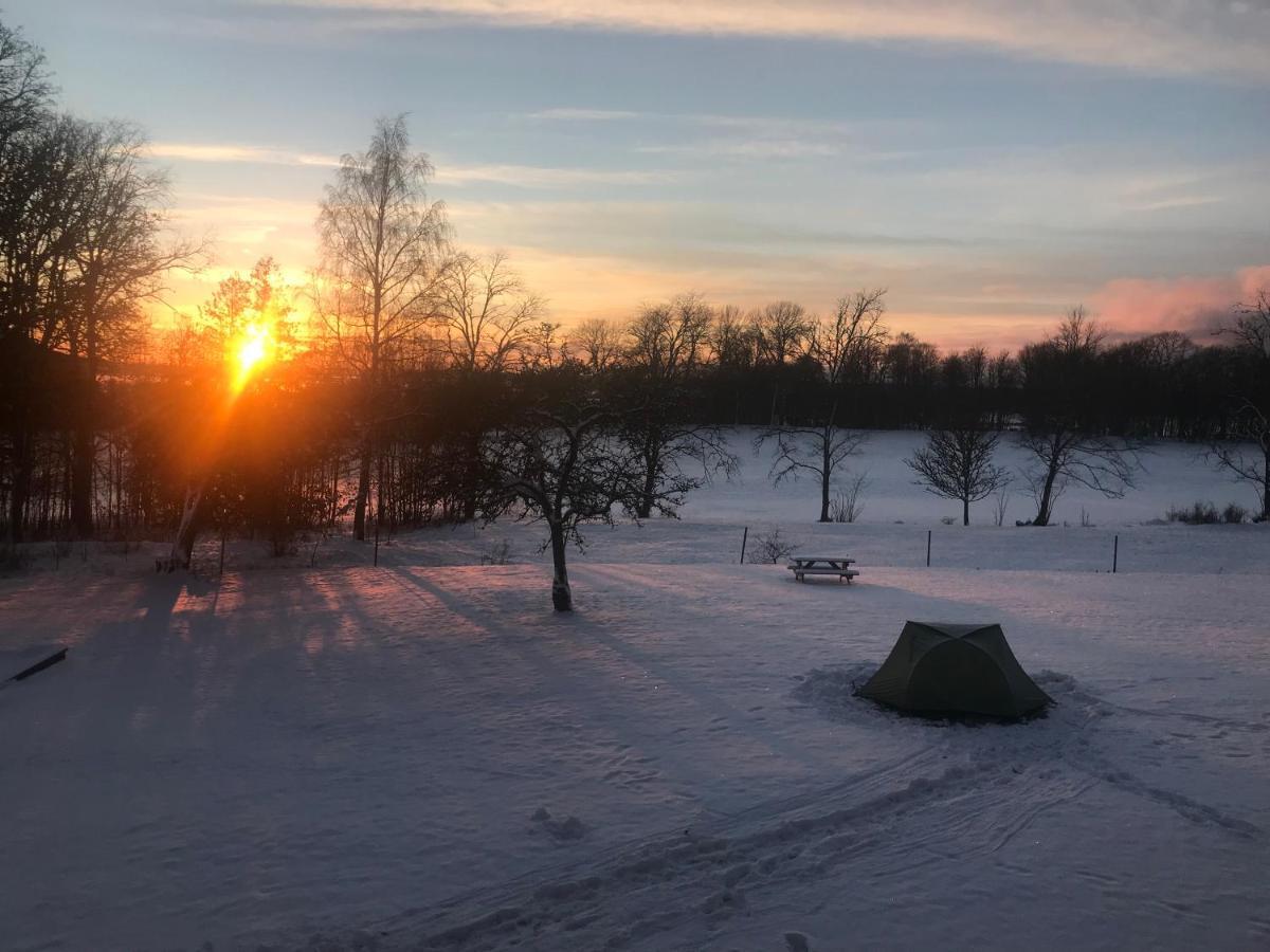 Hunnebergs Gard Hostel & Camping Vargon Bagian luar foto