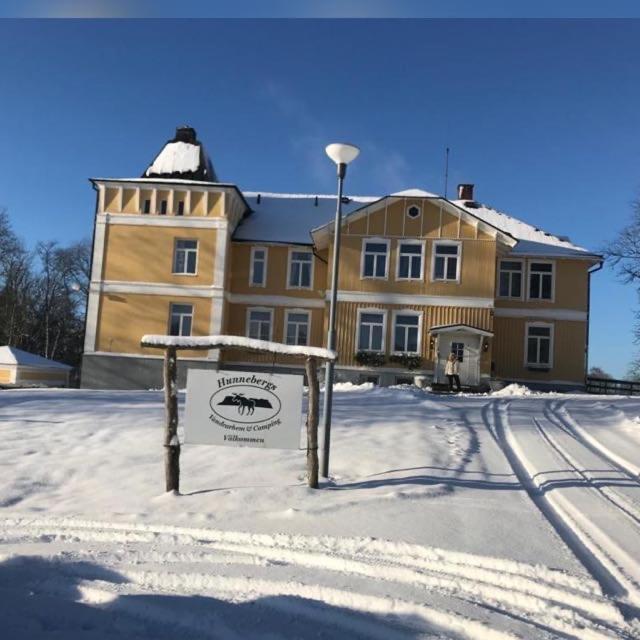 Hunnebergs Gard Hostel & Camping Vargon Bagian luar foto
