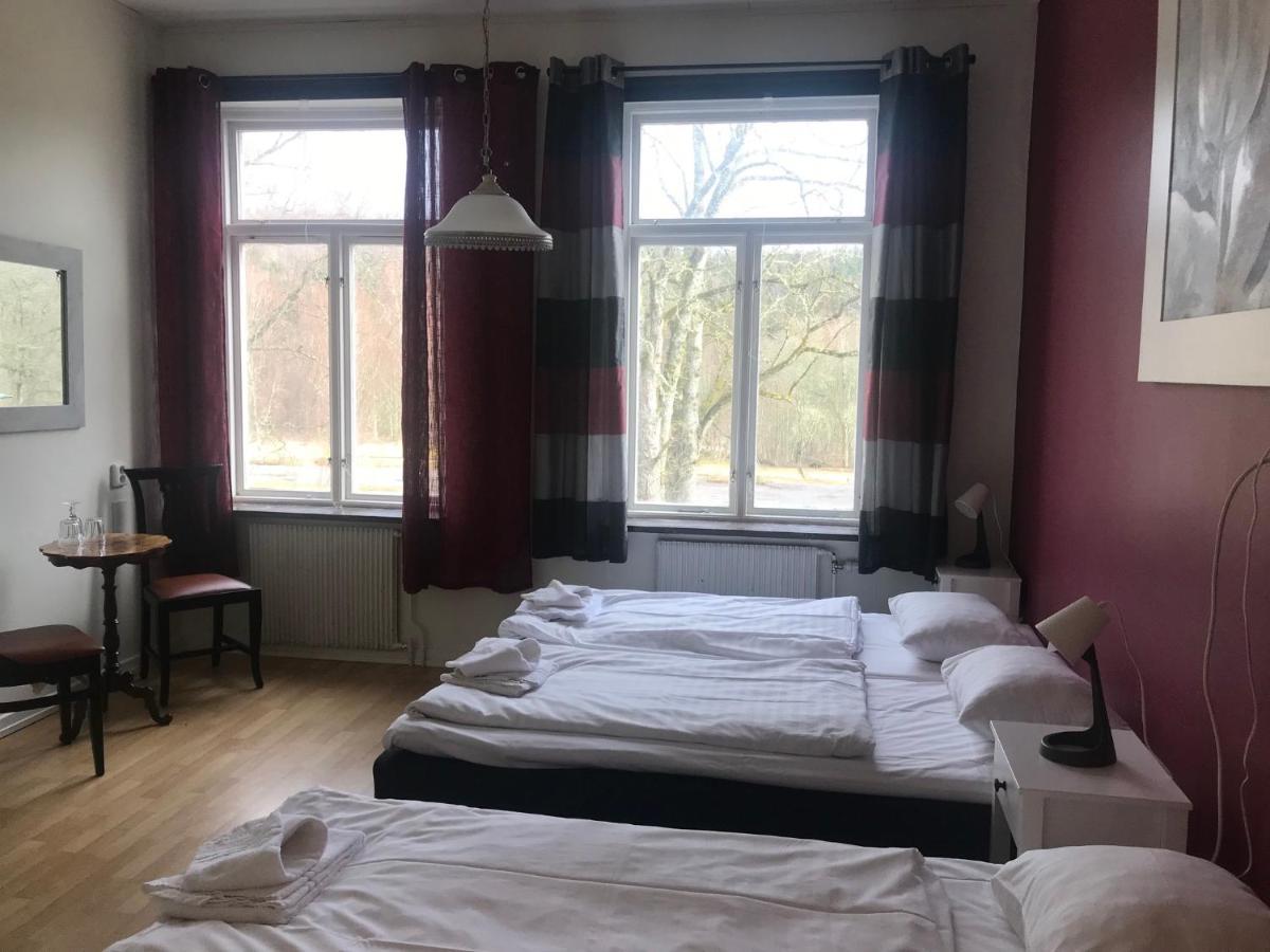 Hunnebergs Gard Hostel & Camping Vargon Bagian luar foto